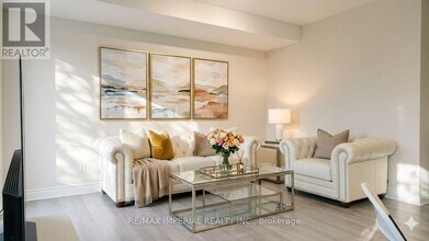 2 Clairtrell Rd in Toronto, ON - Building Photo - Building Photo