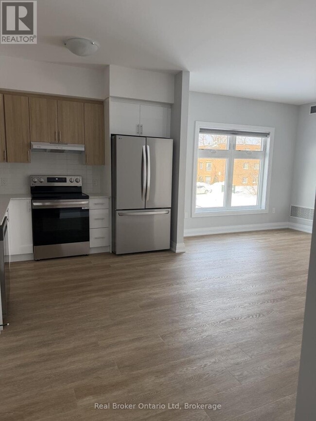 60 Donald St in Barrie, ON - Building Photo - Building Photo