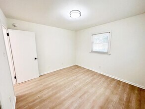 815 Dana Pl in Greensboro, NC - Building Photo - Building Photo