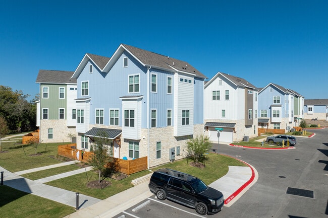 Braunwood at Town Creek in New Braunfels, TX - Foto de edificio - Building Photo