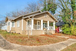 811 N Lindell Ave in Fayetteville, AR - Building Photo