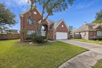 12310 Robin Mdw Cir in Stafford, TX - Foto de edificio - Building Photo