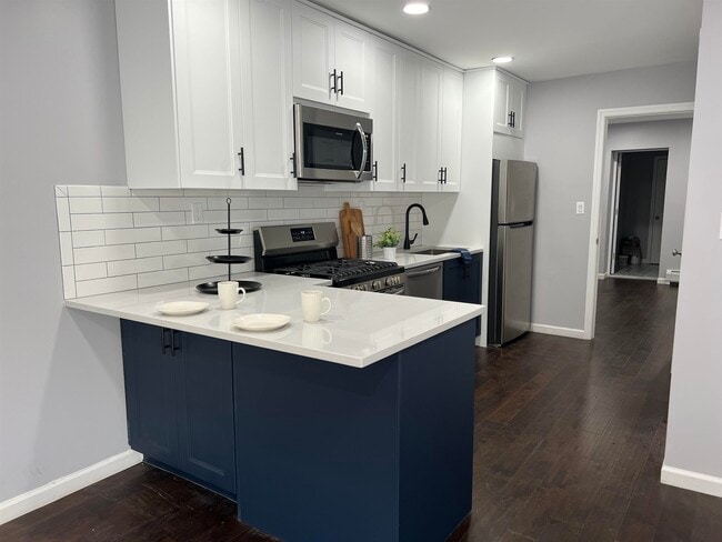 58 Astor Pl in Jersey City, NJ - Building Photo - Building Photo