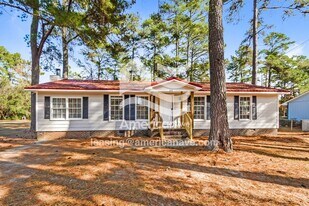 620 N Jackson St in Raeford, NC - Building Photo