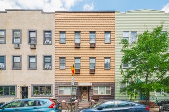 336 Manhattan Ave in Brooklyn, NY - Building Photo - Building Photo