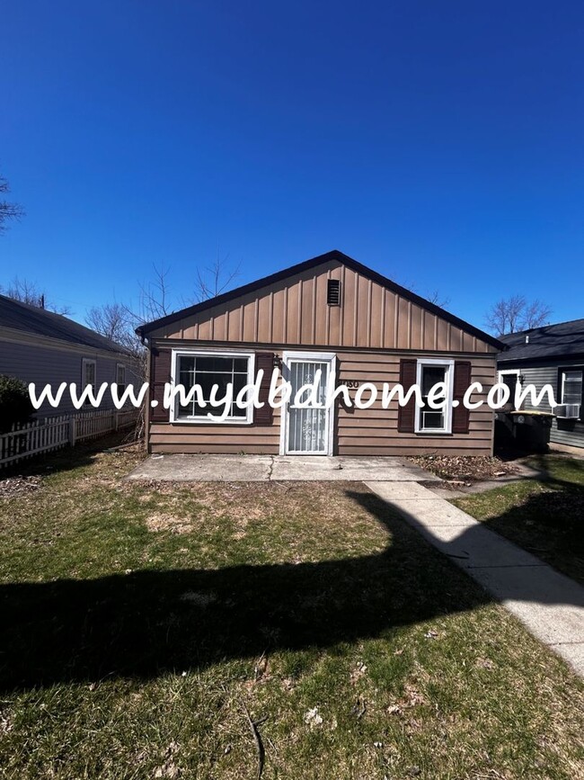 property at 2050 Pauline St