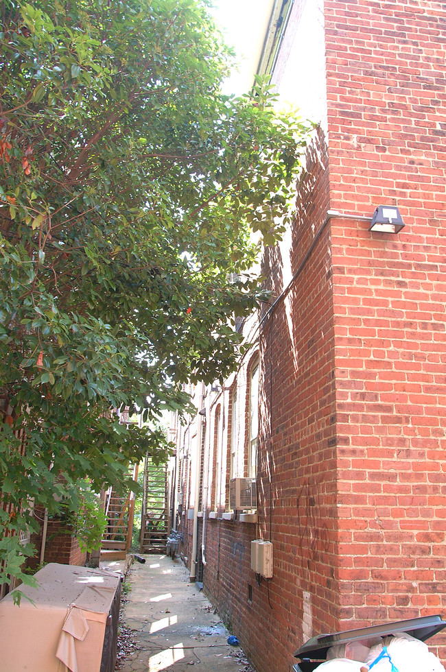 2424 Stuart Ave in Richmond, VA - Building Photo - Building Photo