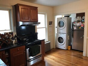 161 Beacon St, Unit 2 in Somerville, MA - Building Photo - Building Photo