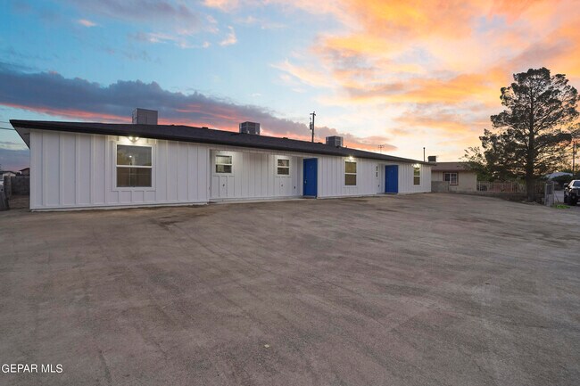 1298 Brisa St in Fabens, TX - Foto de edificio - Building Photo