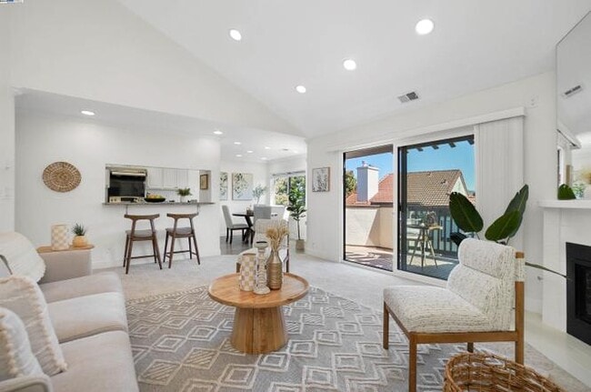 21095 Gary Dr in Hayward, CA - Building Photo - Building Photo