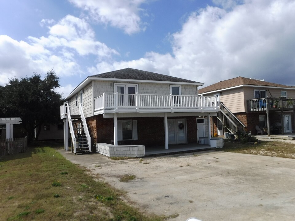 4409-4411 Ocean View Ave in Virginia Beach, VA - Building Photo