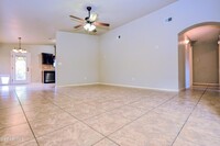 5485 Ignacio Frias Dr in El Paso, TX - Foto de edificio - Building Photo