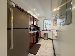 2650 Birney Pl SE, Unit 103 in Washington, DC - Foto de edificio - Building Photo