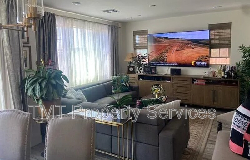 8964 Upbeat Wy in Elk Grove, CA - Building Photo