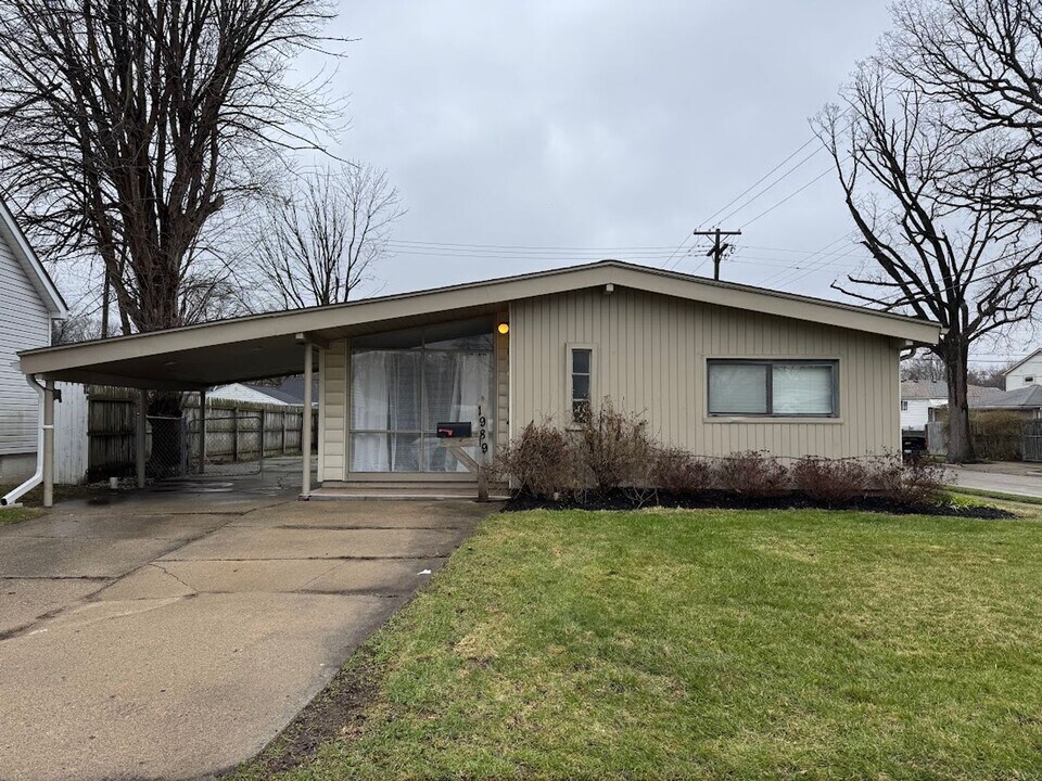 1989 Symes St in Ferndale, MI - Foto de edificio