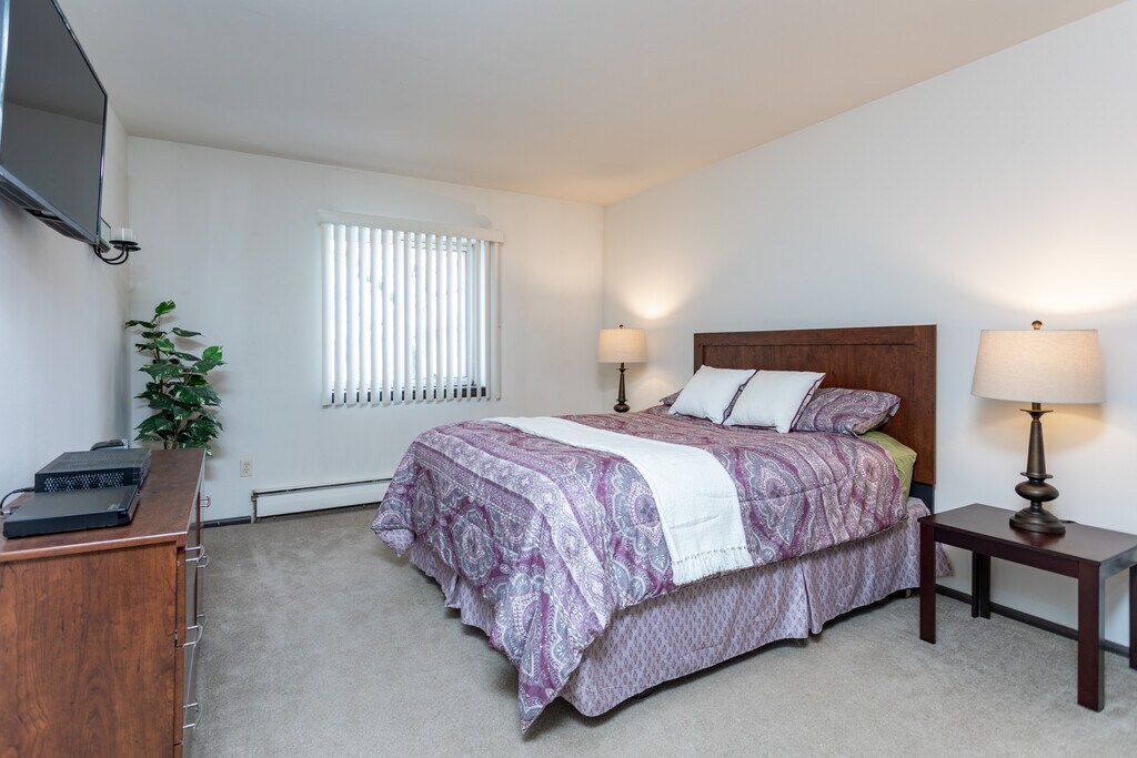 Garden Pool Apartments in West Allis, WI