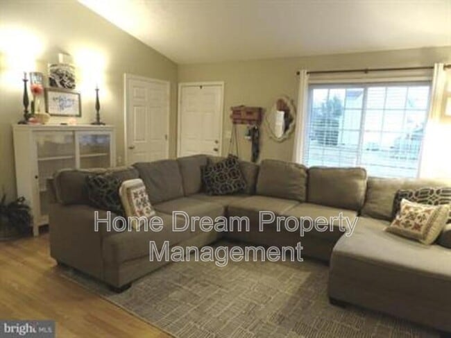 10603 Hamiltons Crossing Dr in Fredericksburg, VA - Building Photo - Building Photo