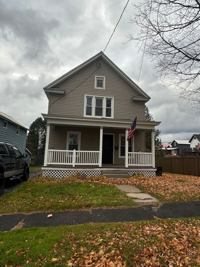 28 1/2 Vincent St in Carthage, NY - Foto de edificio - Building Photo