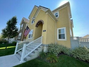 5193 W Burntside Ave in South Jordan, UT - Building Photo - Building Photo