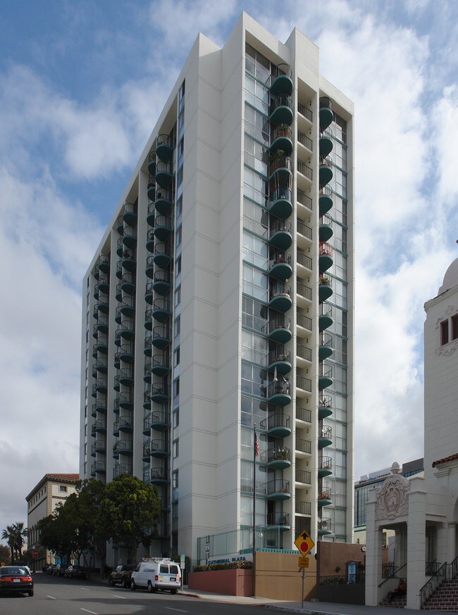 Cathedral Plaza in San Diego, CA - Foto de edificio - Building Photo