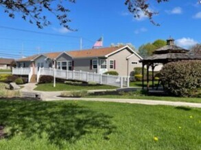 827 Willowbrook Dr in Lockport, NY - Building Photo - Building Photo