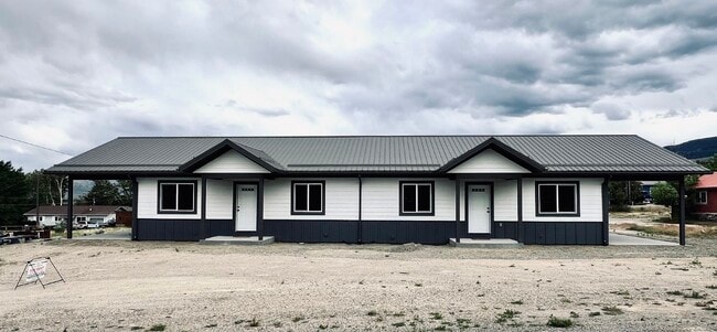 property at 910 Roosevelt Rd