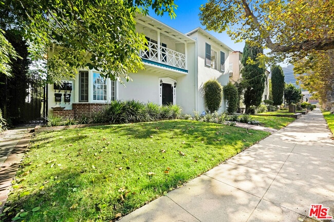 9930 Robbins Dr in Beverly Hills, CA - Building Photo - Building Photo