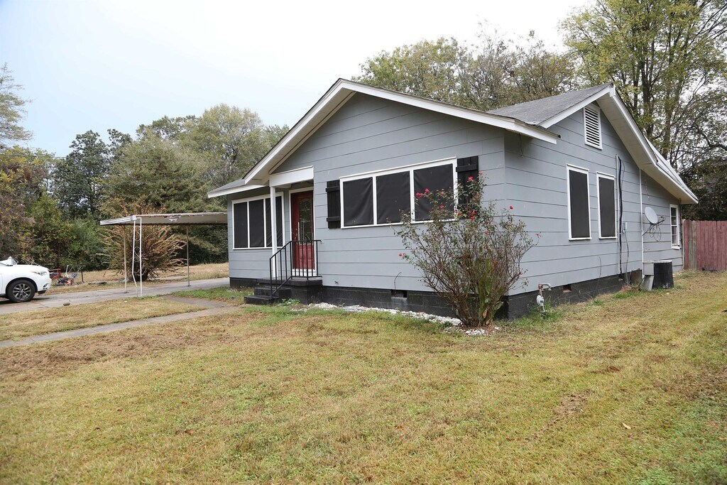 1168 Burns St Rentals in Greenville, MS