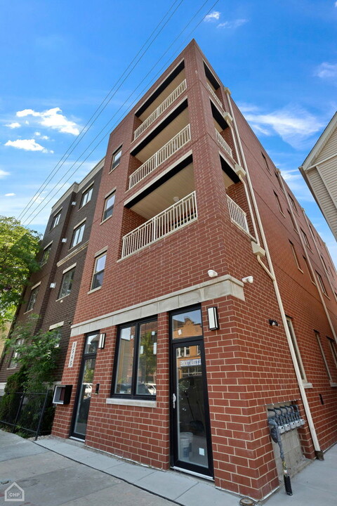 3545 W Belmont Ave in Chicago, IL - Building Photo