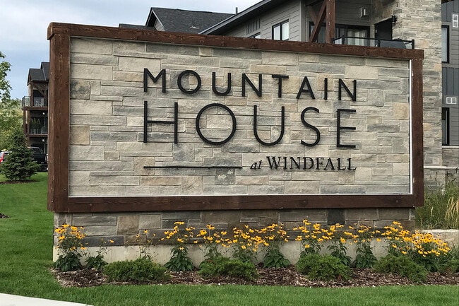 10 Beckwith Ln in Blue Mountains, ON - Building Photo - Building Photo