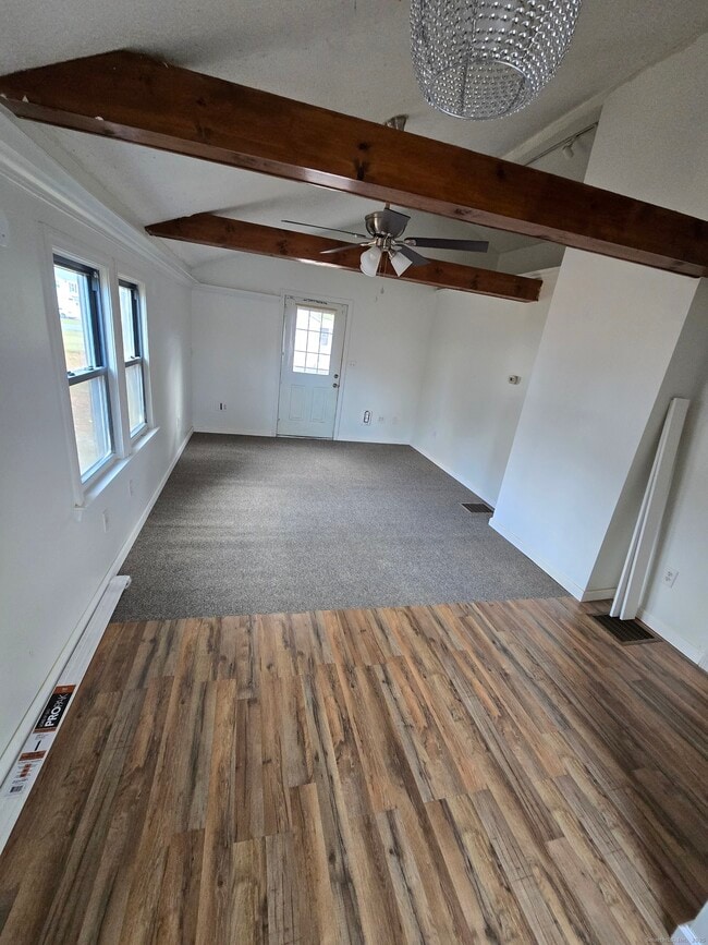 125 Woodland St in Windsor, CT - Building Photo - Building Photo