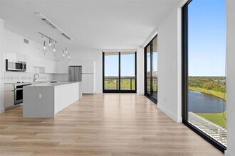 101 Diplomat Pkwy, Unit 1001 in Hallandale Beach, FL - Building Photo - Building Photo