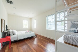 747 4th St in Miami Beach, FL - Building Photo - Building Photo