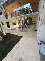 8261 SW 128th St in Pinecrest, FL - Building Photo