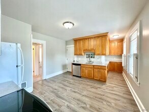 38 Harborside Dr in Milford, CT - Building Photo - Building Photo
