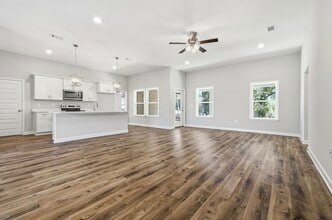 1340 Hornbeam Dr in Baker, FL - Foto de edificio - Building Photo