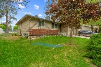3403 W Pine Hill Dr in Coeur d'Alene, ID - Building Photo - Building Photo