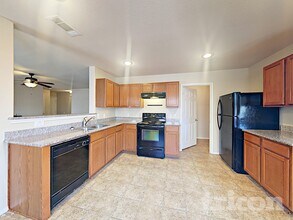 7028 Derbyshire Dr in Fort Worth, TX - Foto de edificio - Building Photo