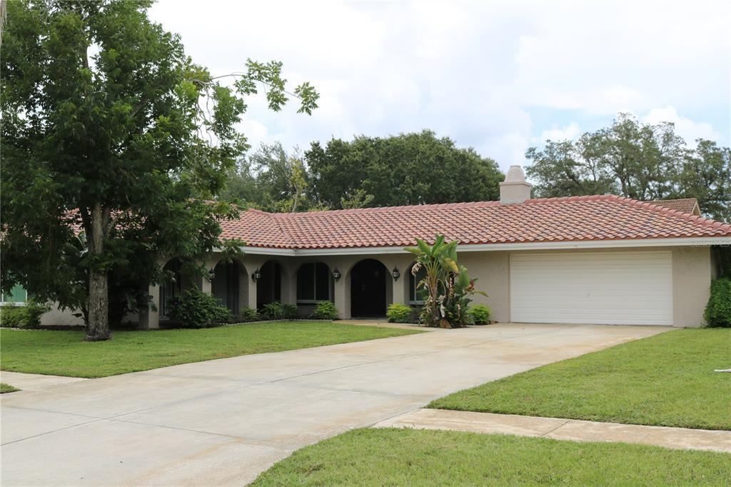 1113 Lancer Ln in Tarpon Springs, FL - Building Photo