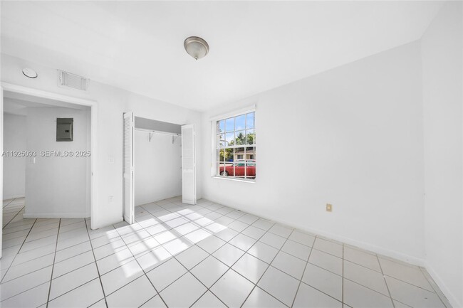 3453 SW 23rd Terrace in Miami, FL - Building Photo - Building Photo