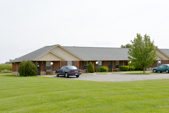 Pilgrim Place in Yorktown, IN - Foto de edificio - Building Photo