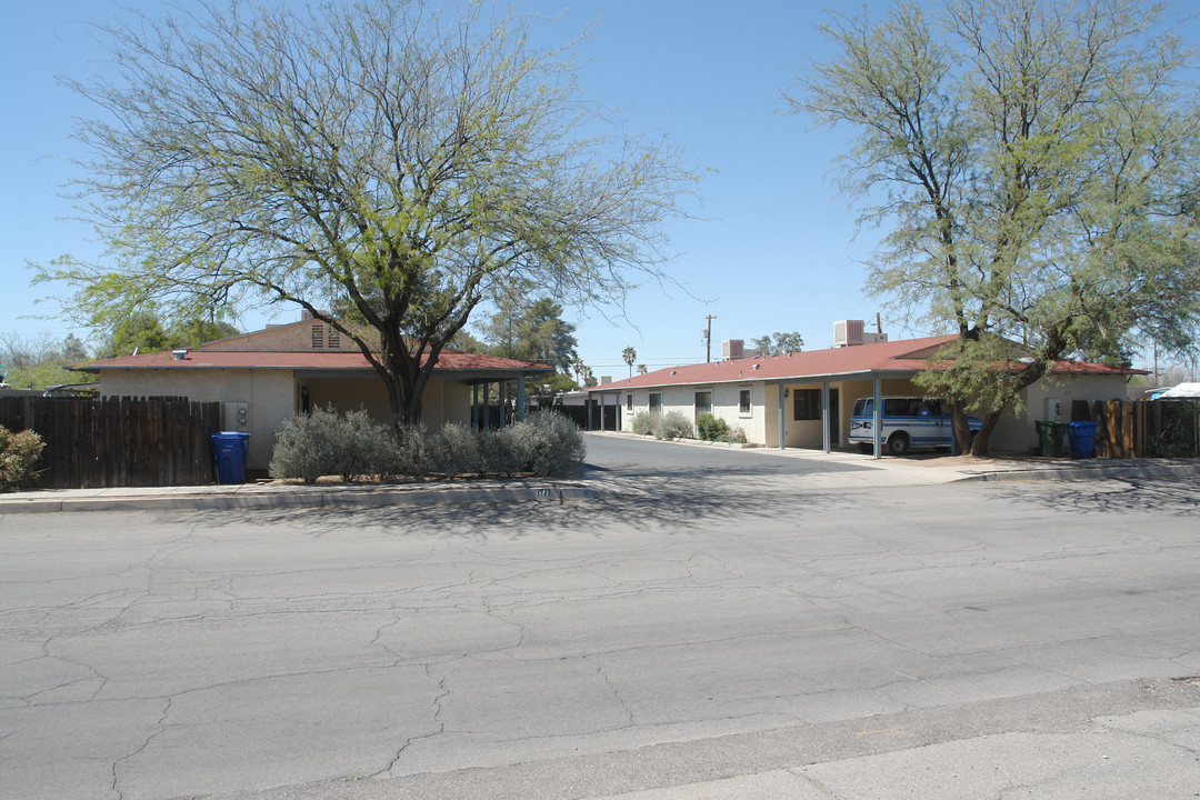 1979 N Belvedere Ave in Tucson, AZ - Foto de edificio