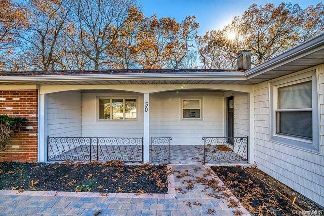 30 Whitfield Ln in Coram, NY - Building Photo - Building Photo