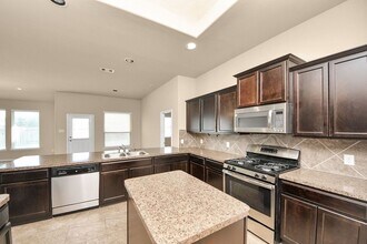 3003 Emily Vista Ln in Fresno, TX - Foto de edificio - Building Photo