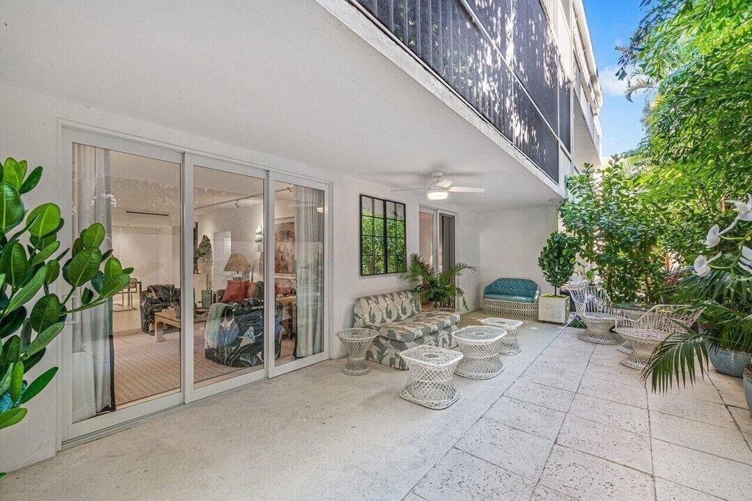 226 Brazilian Ave in Palm Beach, FL - Building Photo