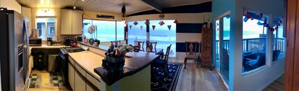 1670 Seacoast Dr, Unit Unit D in Imperial Beach, CA - Building Photo - Building Photo