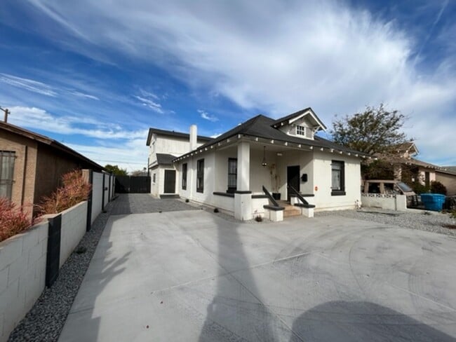 property at 1222 E Roosevelt St