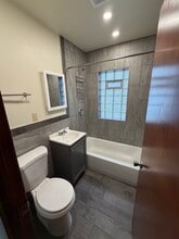 5729 W Lincoln Ave, Unit 1 in West Allis, WI - Foto de edificio - Building Photo