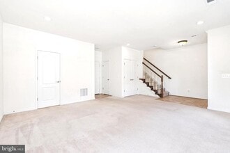 43728 Gold Hill Square in Leesburg, VA - Building Photo - Building Photo