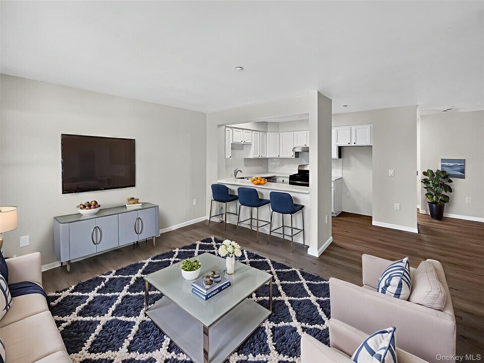 17 Bowman Ave in Rye Brook, NY - Building Photo